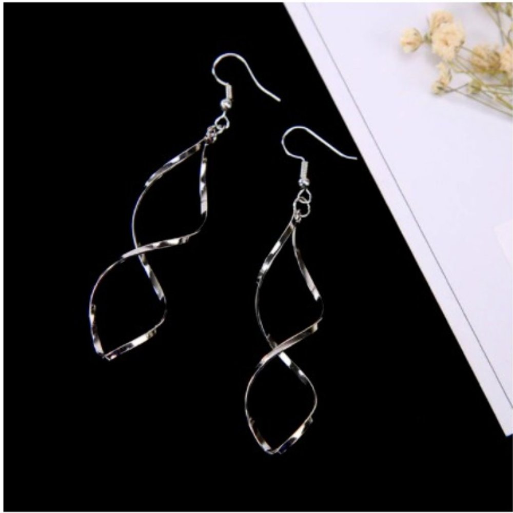 Chic Spiral Silver Earrings